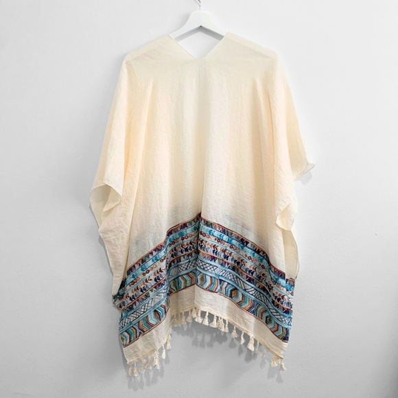 Pretty Women's Bohemian Pancho Shawl Wrap Coverup Hippie Embroidered Kimono OS - Picture 3 of 5